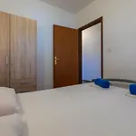 Milan * تْسْغيكفانِتْسا